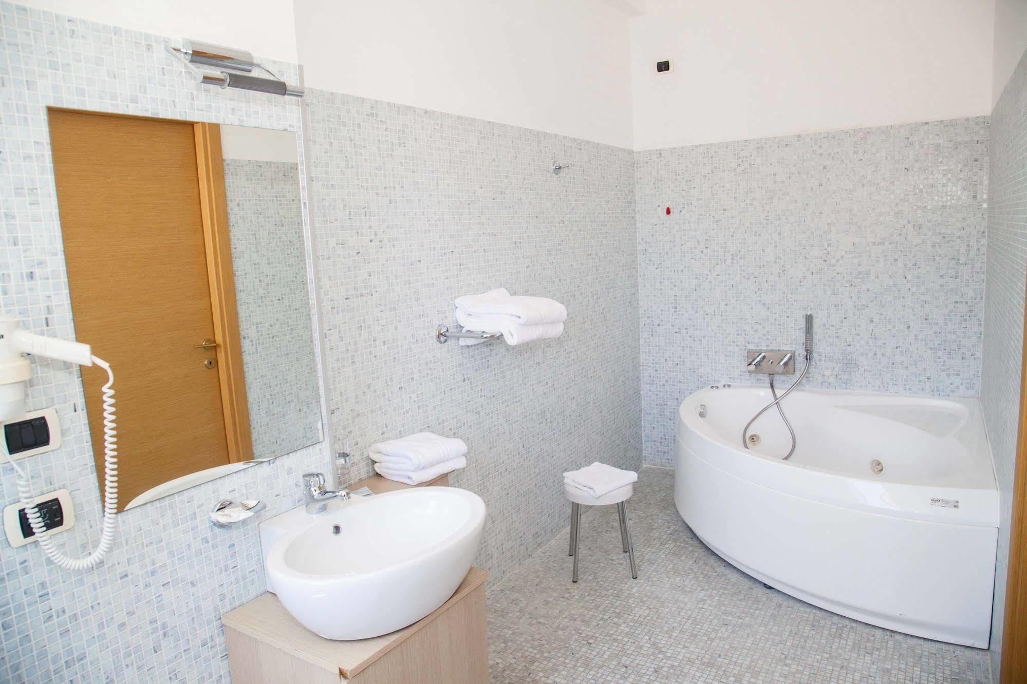 Hotel Paclà Avola Ngoại thất bức ảnh