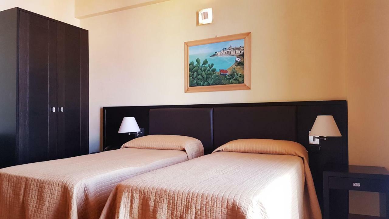 Hotel Paclà Avola Ngoại thất bức ảnh